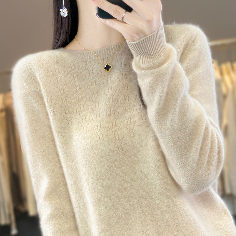 Ladies Cozy Midweight Round Neck Pullover made of Angora Blend with fine pile and narrow cuff Chichicherry