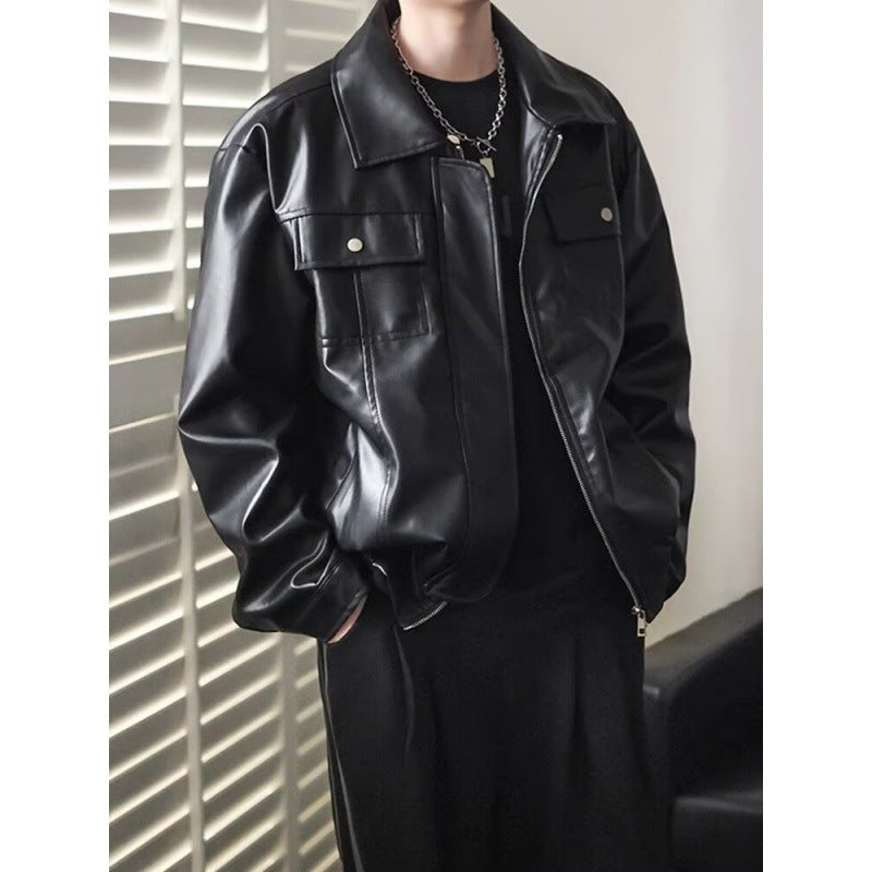 Herren Kurz geschnittene Oversized Kunstleder-Utility-Jacke mit Brustklappen und durchgehendem Reißverschluss Chichicherry