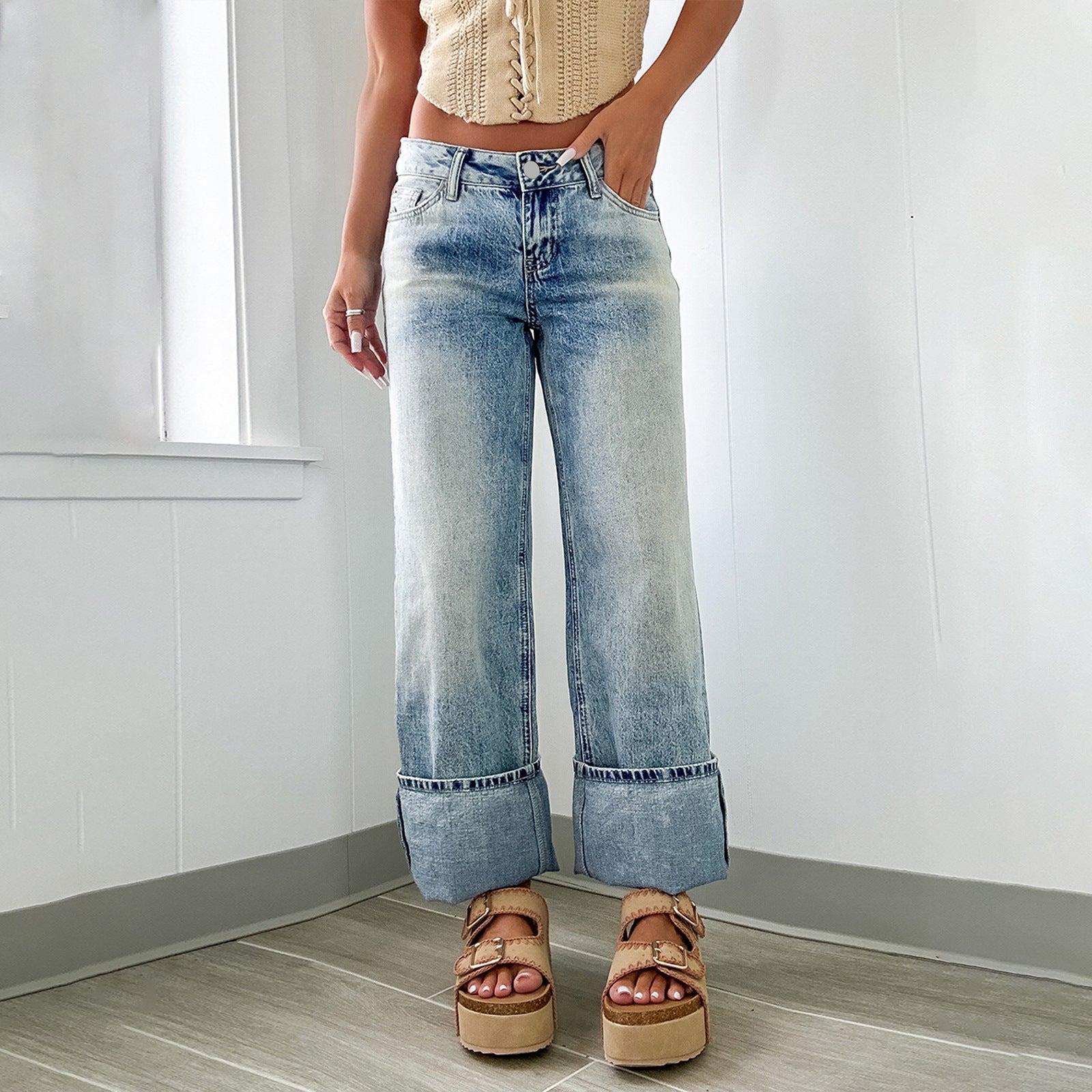 Women Wide High-Waist Jeans with Wide Cuff Chichicherry