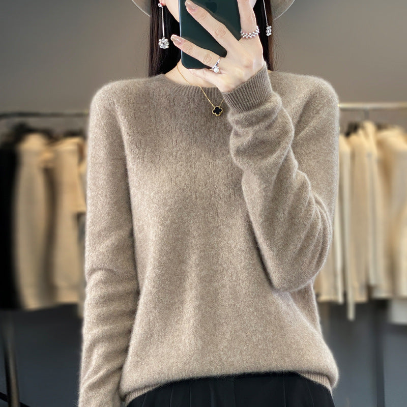 Ladies Cozy Midweight Round Neck Pullover made of Angora Blend with fine pile and narrow cuff Chichicherry