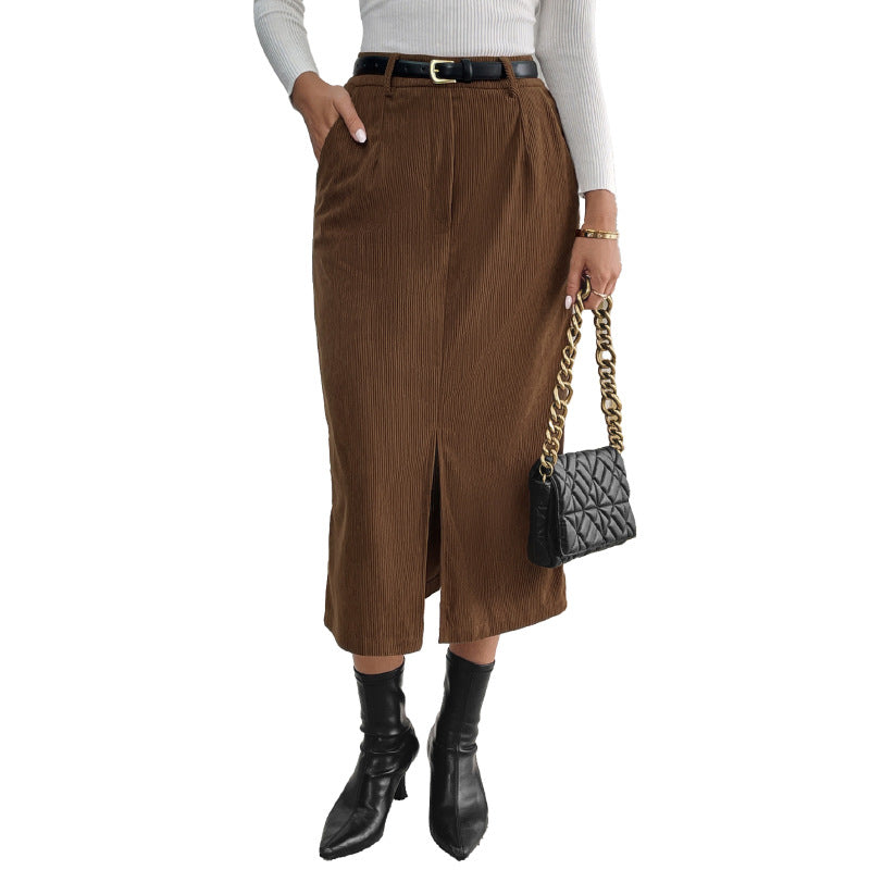 Women's midi skirt made of corduroy with elastic waistband, side pockets, and front slit Chichicherry