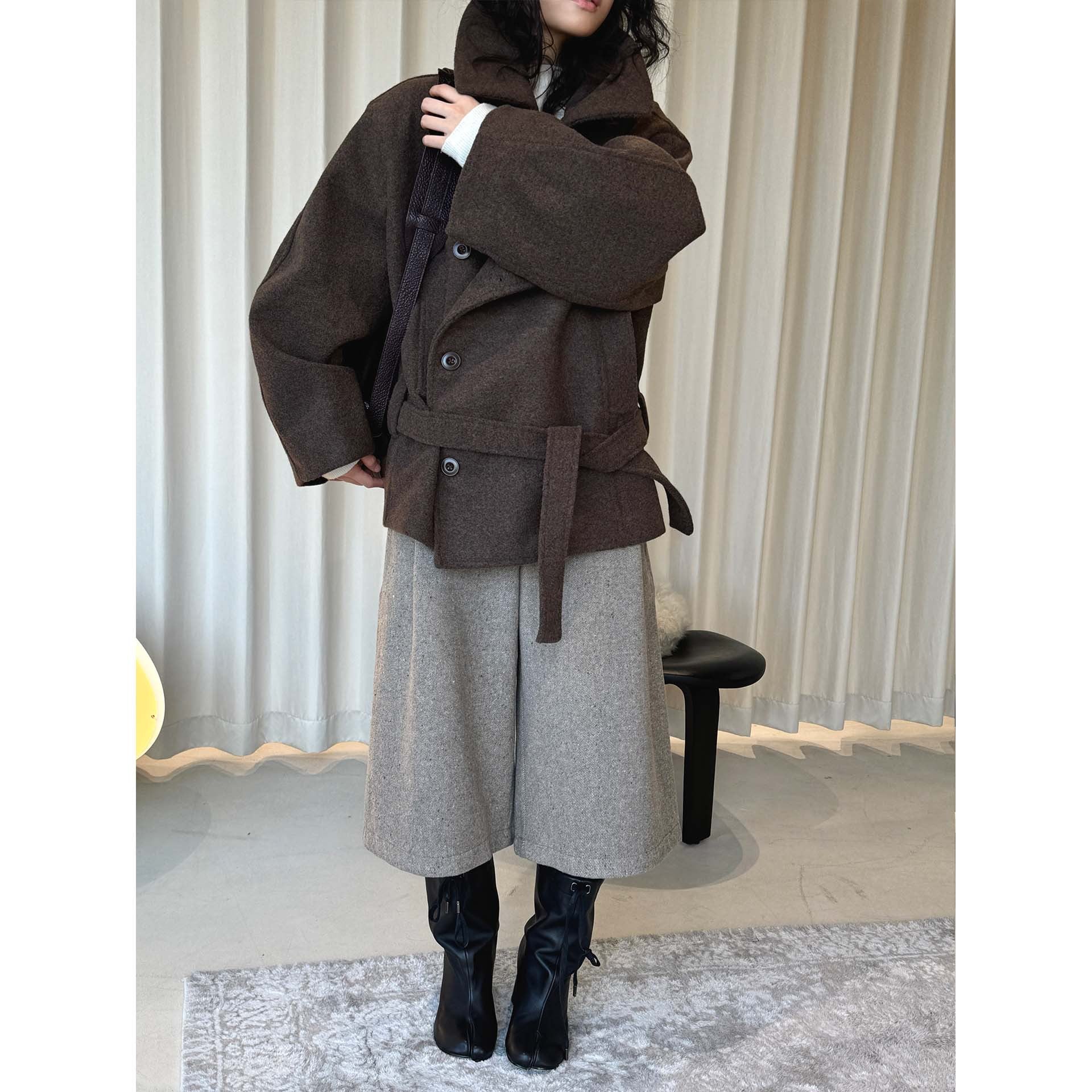 Women High-Waisted Culotte Pants made of Wool Blend with Pleat Chichicherry