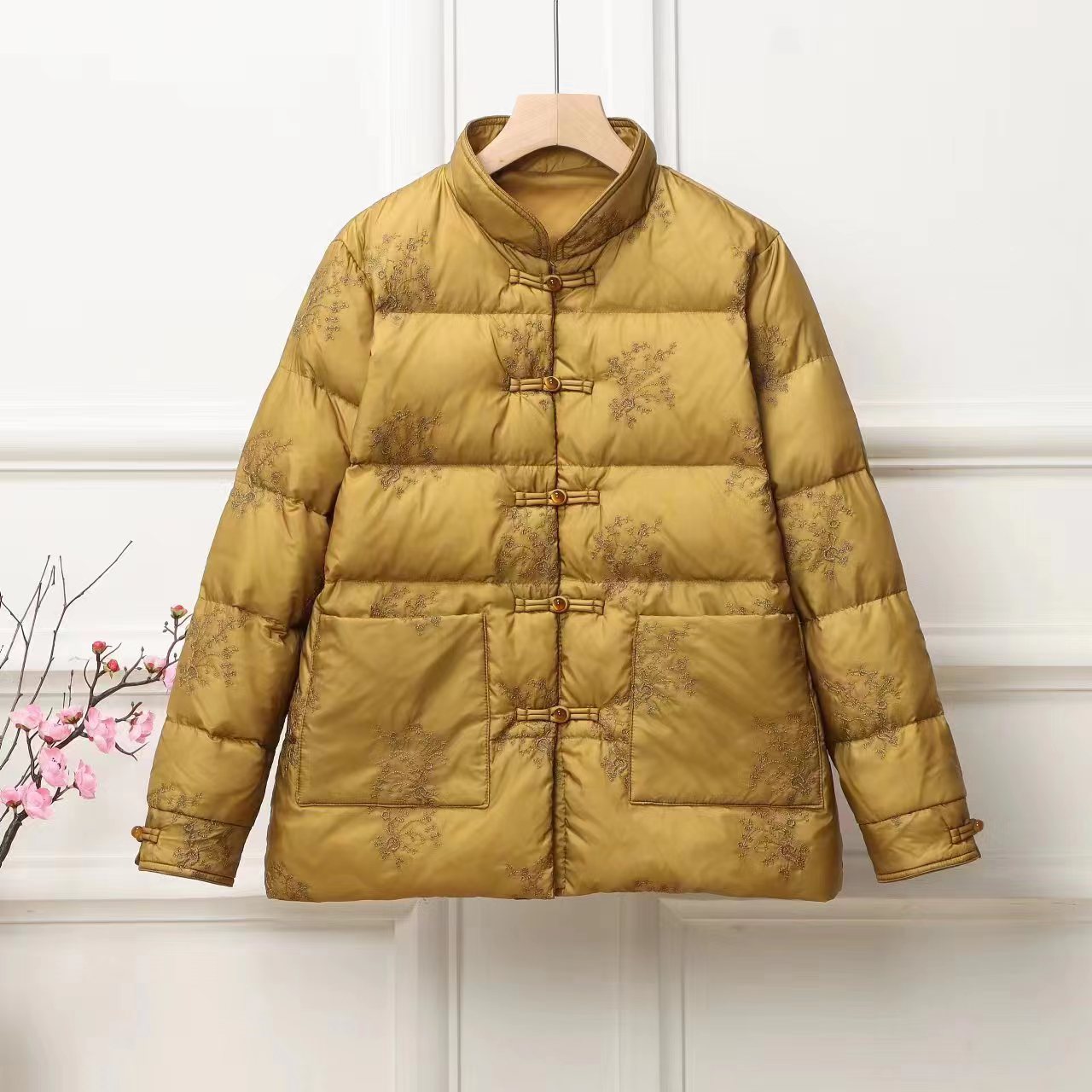Women's padded quilted jacket with stand-up collar and traditional button placket Chichicherry