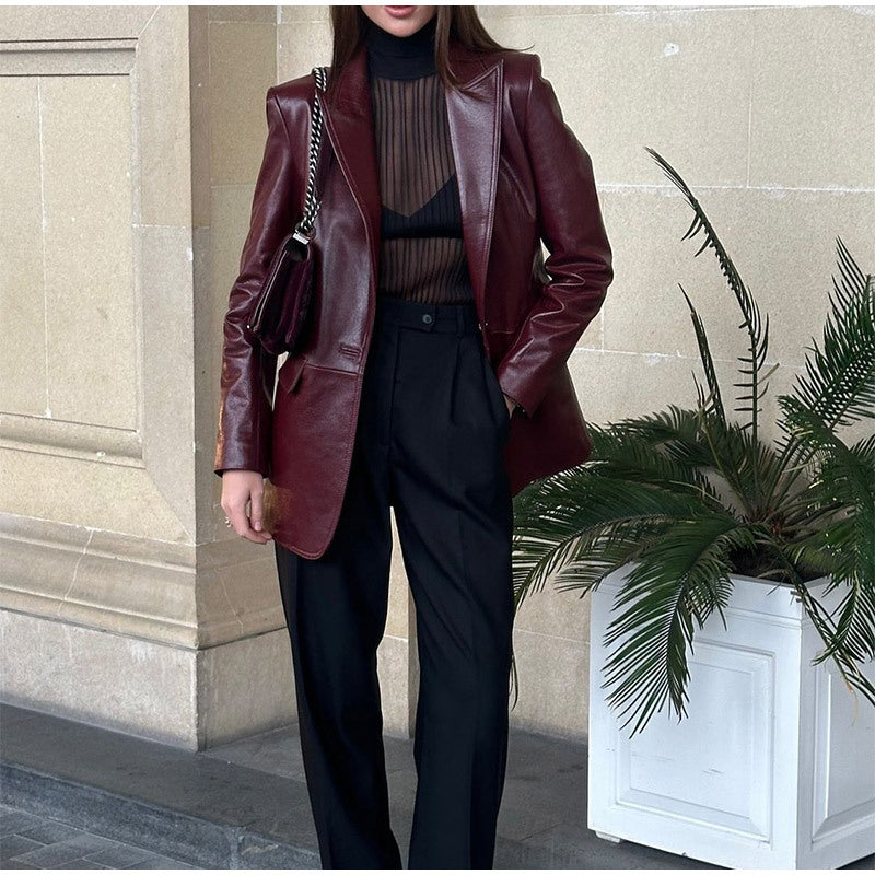 Women's smooth leather blazer with structured shoulder area and extended cut Chichicherry