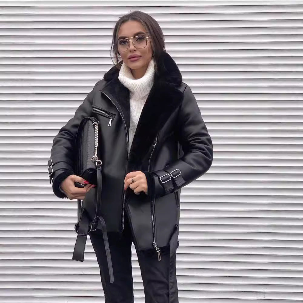 Damen Oversized Kunstleder-Fliegerjacke mit Teddyfell-Futter und Schnallen Chichicherry