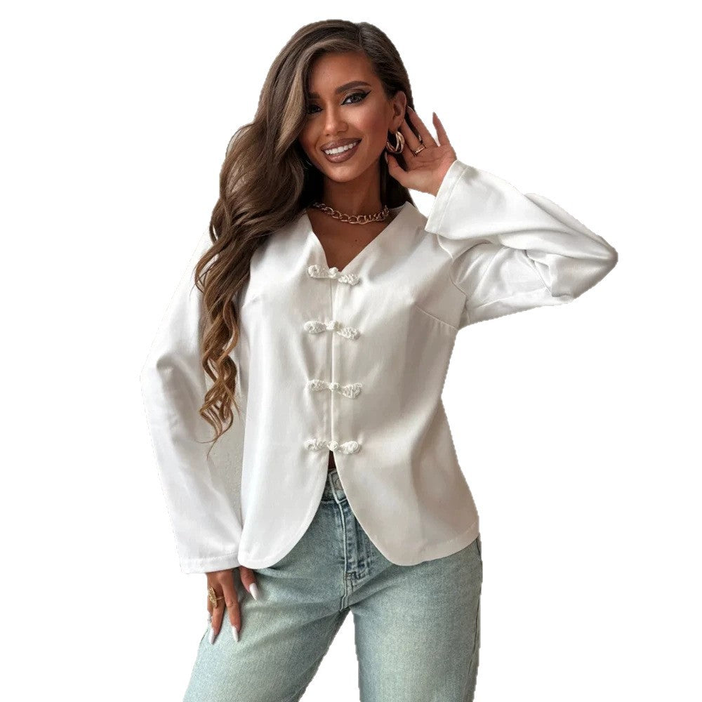 Ladies blouse with V-neck, Chinese cord closures and slightly fitted silhouette Chichicherry
