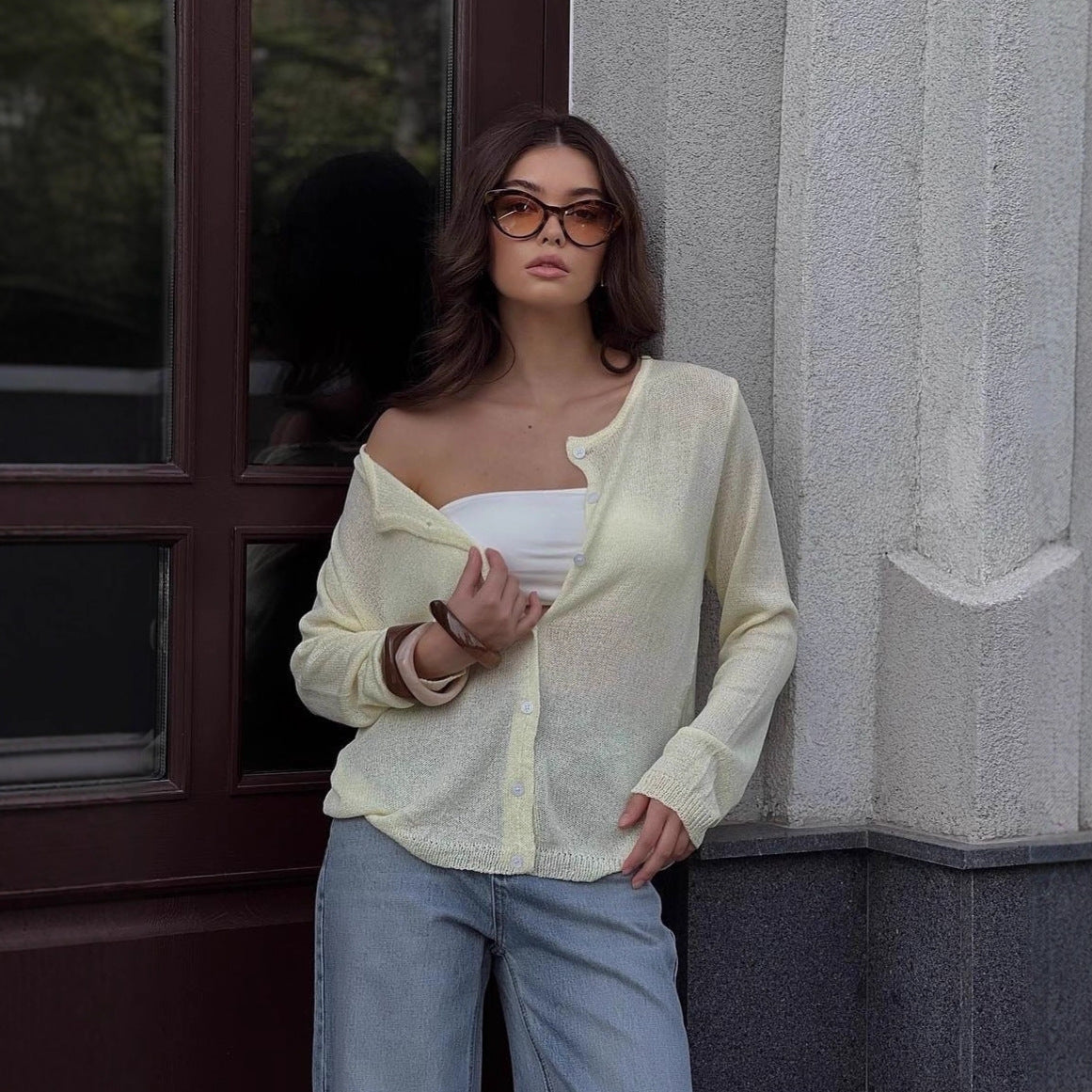 Damen leichter halbtransparenter Feinstrick-Cardigan mit Rundhals und Knopfleiste Chichicherry