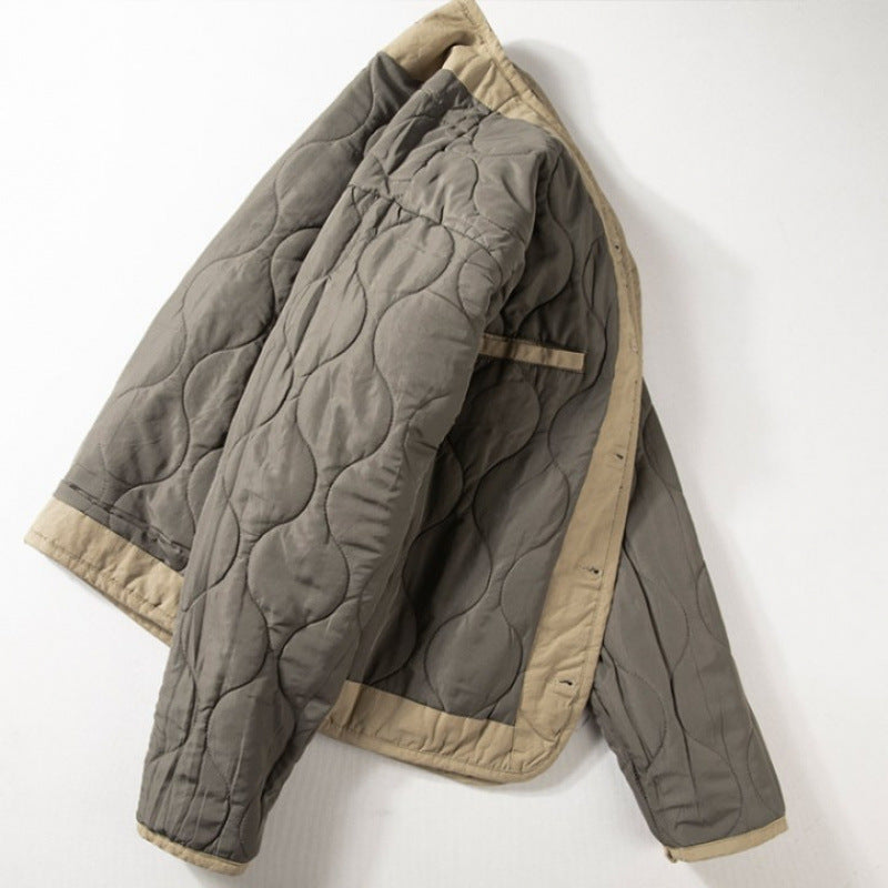 Herren Leichte gesteppte kragenlose Übergangsjacke mit Knopfleiste und aufgesetzten Taschen Chichicherry