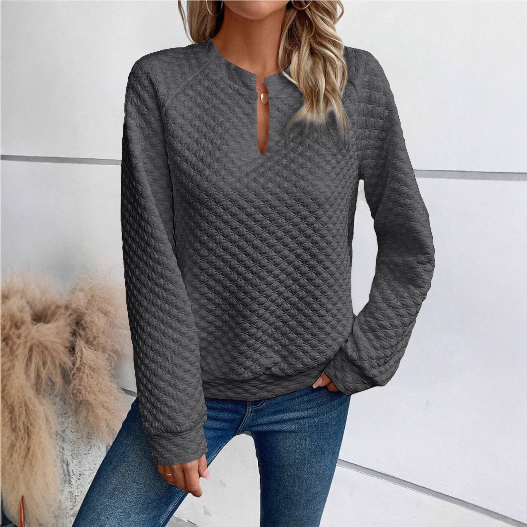 Ladies Quilted Sweater with V-Slit and Structured Diamond Look Chichicherry