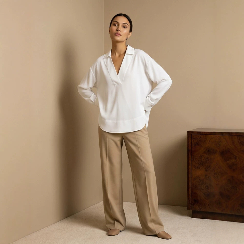 Women's loose-fitting tunic blouse with V-neck, shirt collar, and extended back hem Chichicherry