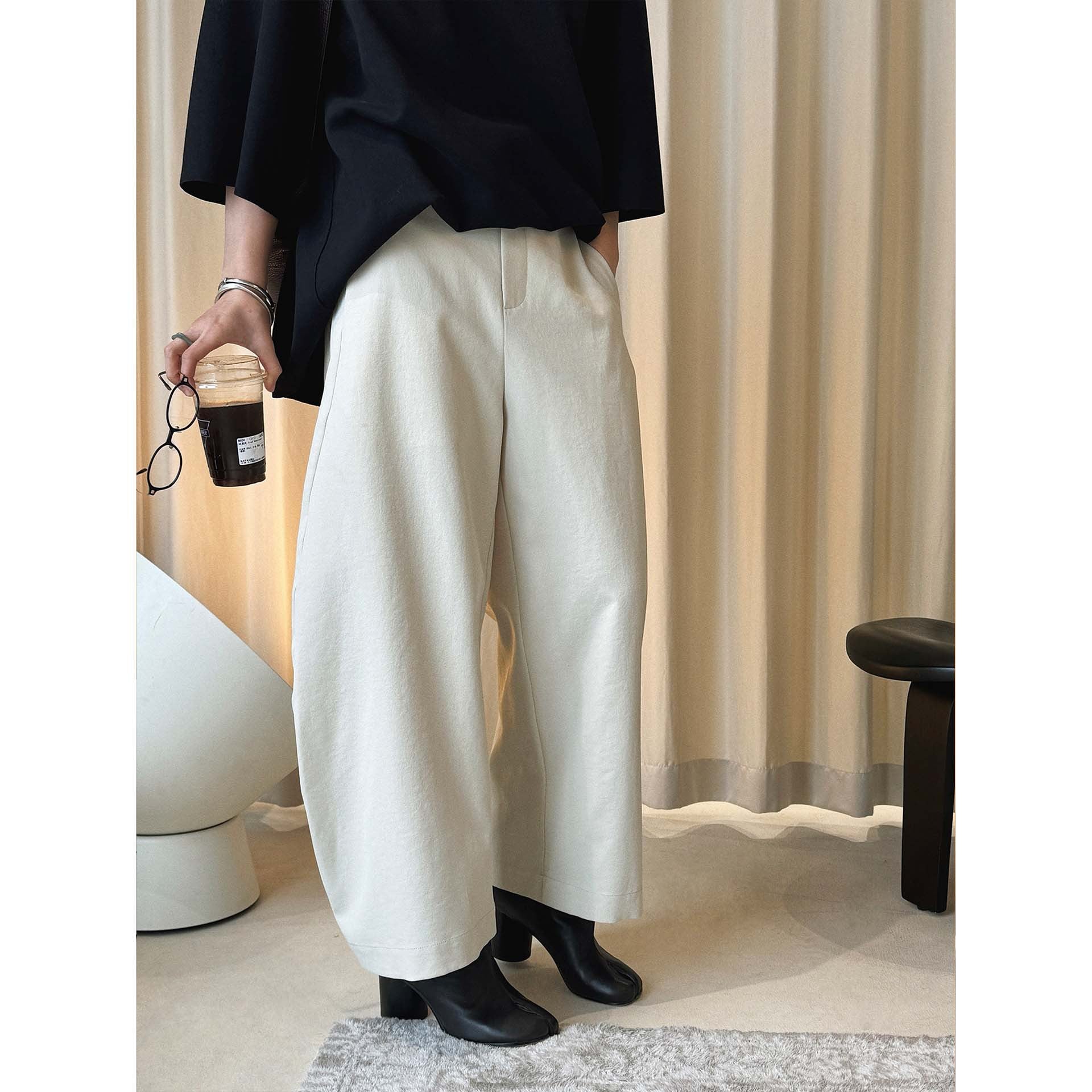 Women Elegant high-waisted culotte trousers made of wool blend with crease and straight leg Chichicherry