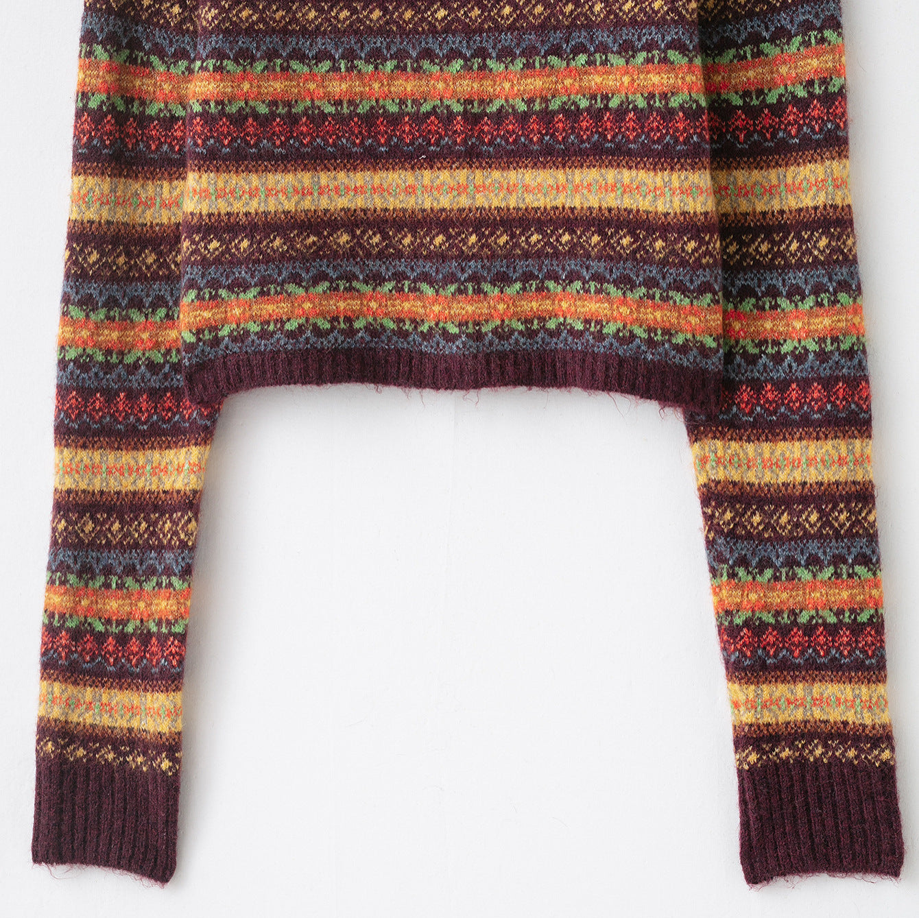 Women's Short-Cut Fair-Isle Cardigan with Round Neckline and Button Placket Chichicherry