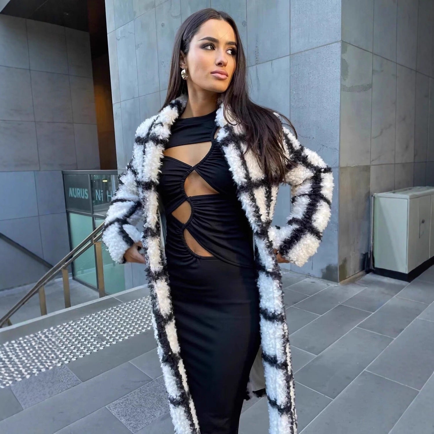 Ladies Long Checkered Teddy Coat with Revers Collar and Flap Pockets Chichicherry
