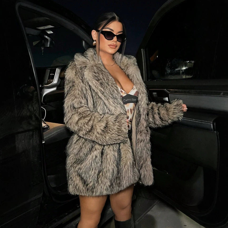 Women's short coat made of dense high-pile faux fur with classic shawl collar Chichicherry