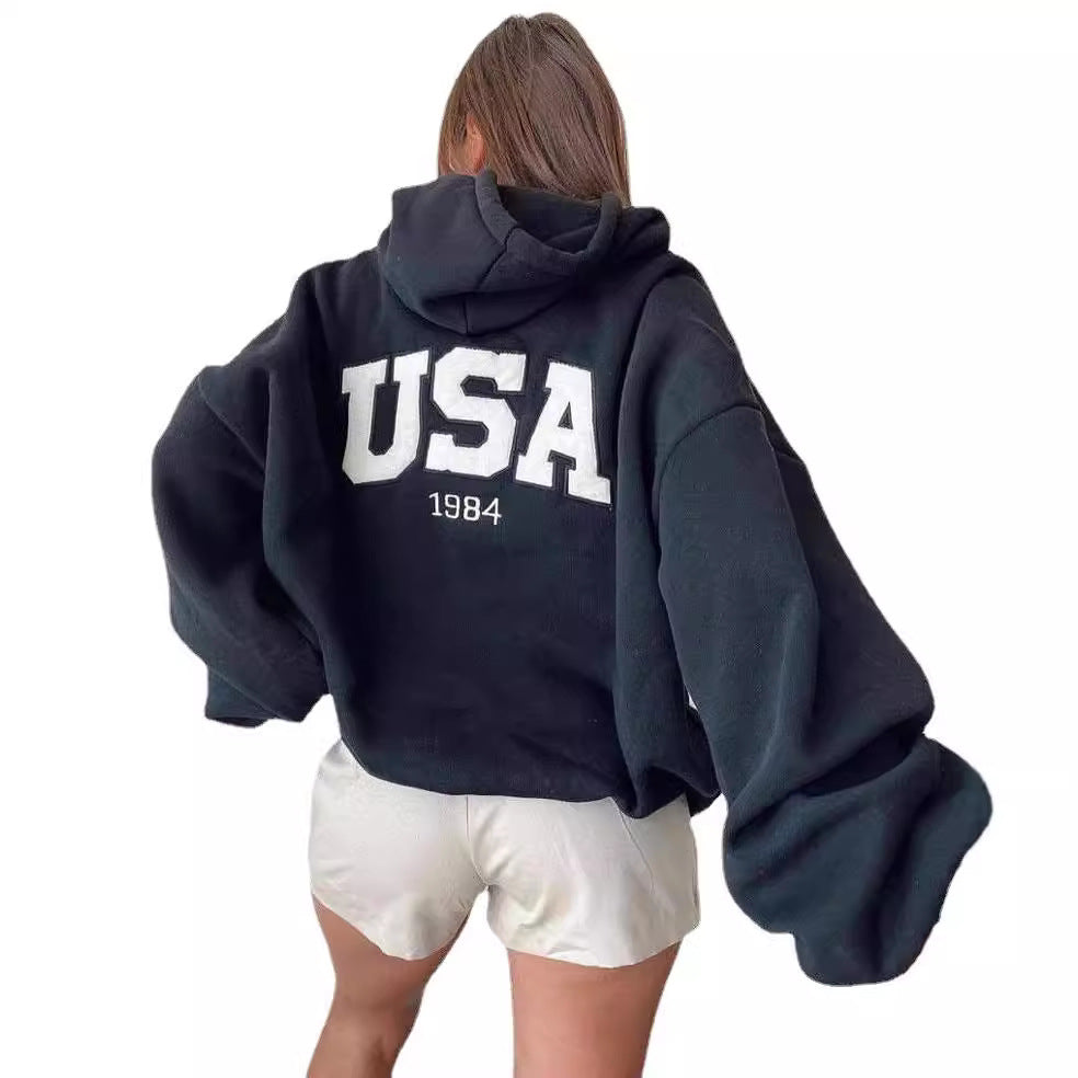 Damen Kurz geschnittener Oversize-Kapuzenpullover mit aufgenähter College-Applikation und gerippten Bündchen Chichicherry