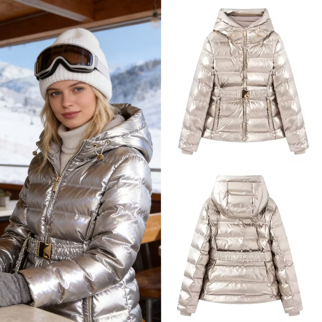 Women short cut quilted jacket with hood, fitted elastic waistband and decorative belt Chichicherry