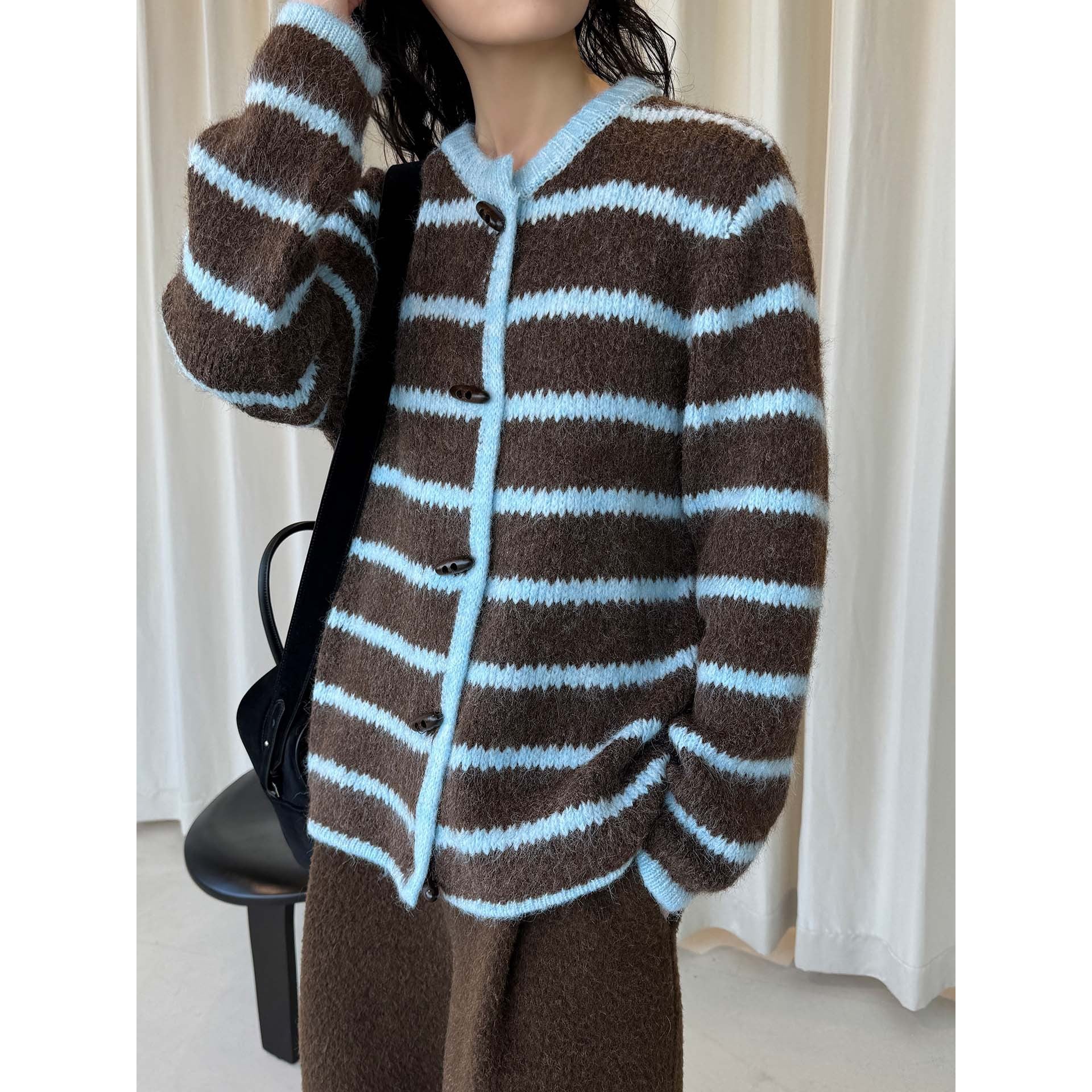 Women's Chunky Knit Short Jacket in Boxy Cut with Toggle Closures Chichicherry