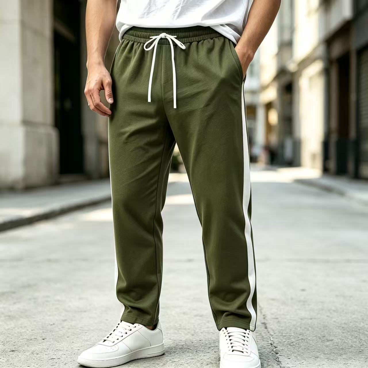Men's jogging pants with side contrast stripe, elastic waistband and drawstring Chichicherry