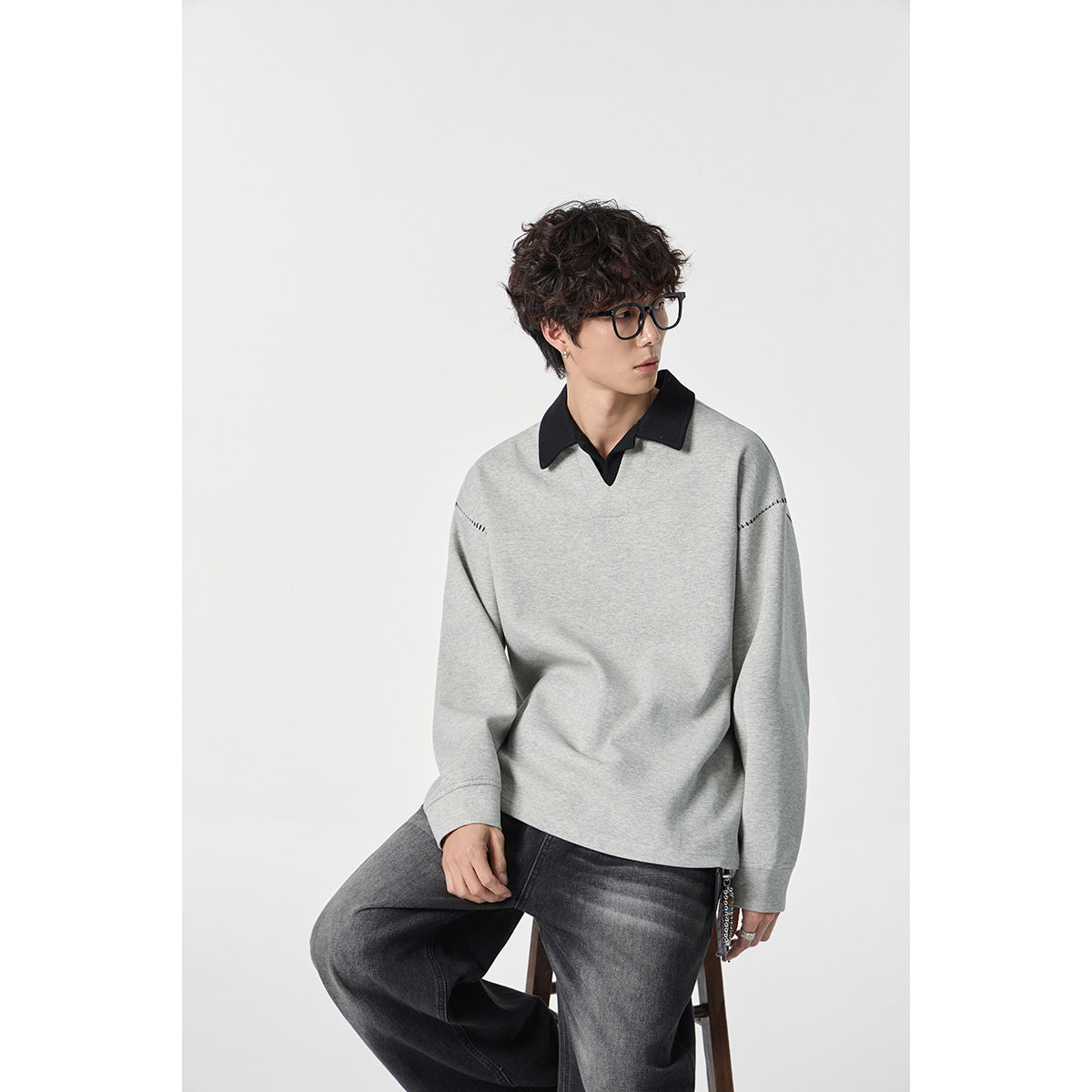 Men's Relaxed Sweatshirt with Polo Collar and Decorative Shoulder Seam Chichicherry