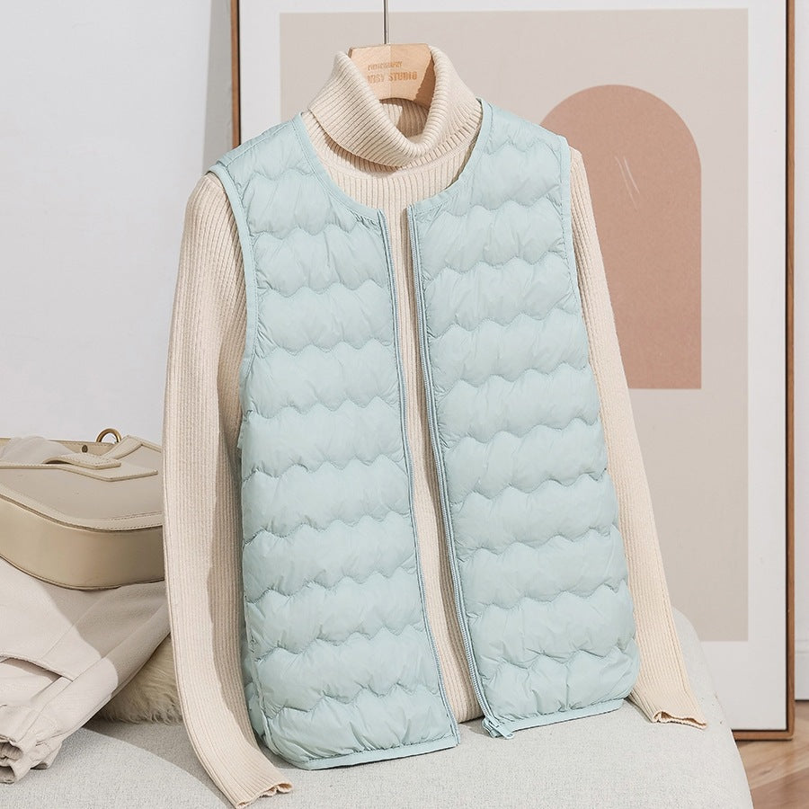 Women's lightweight padded vest without sleeves with zipper and wave quilting Chichicherry