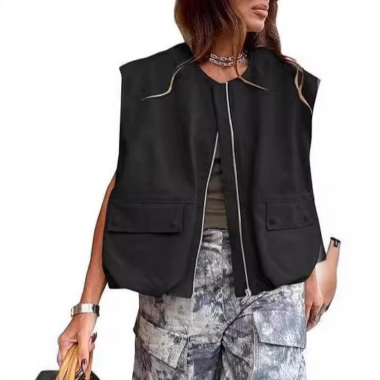 Women's sleeveless utilitarian vest with zipper and flap pockets Chichicherry