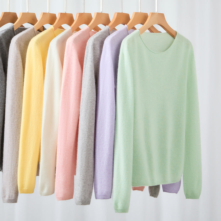 Women Fine Crew Neck Sweater made of Cashmere Blend with Slight Oversize Cut Chichicherry