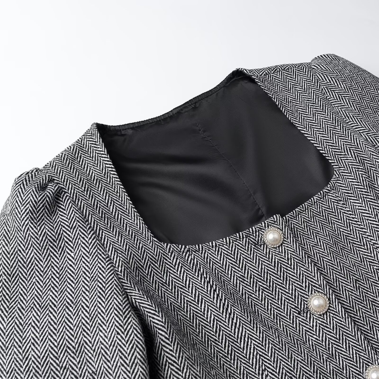 Women's short blazer with herringbone pattern, square neckline and decorative buttons Chichicherry