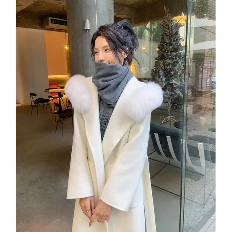 Women's Elegant Wool Blend Coat with Voluminous Fur Collar and Slim Silhouette Chichicherry