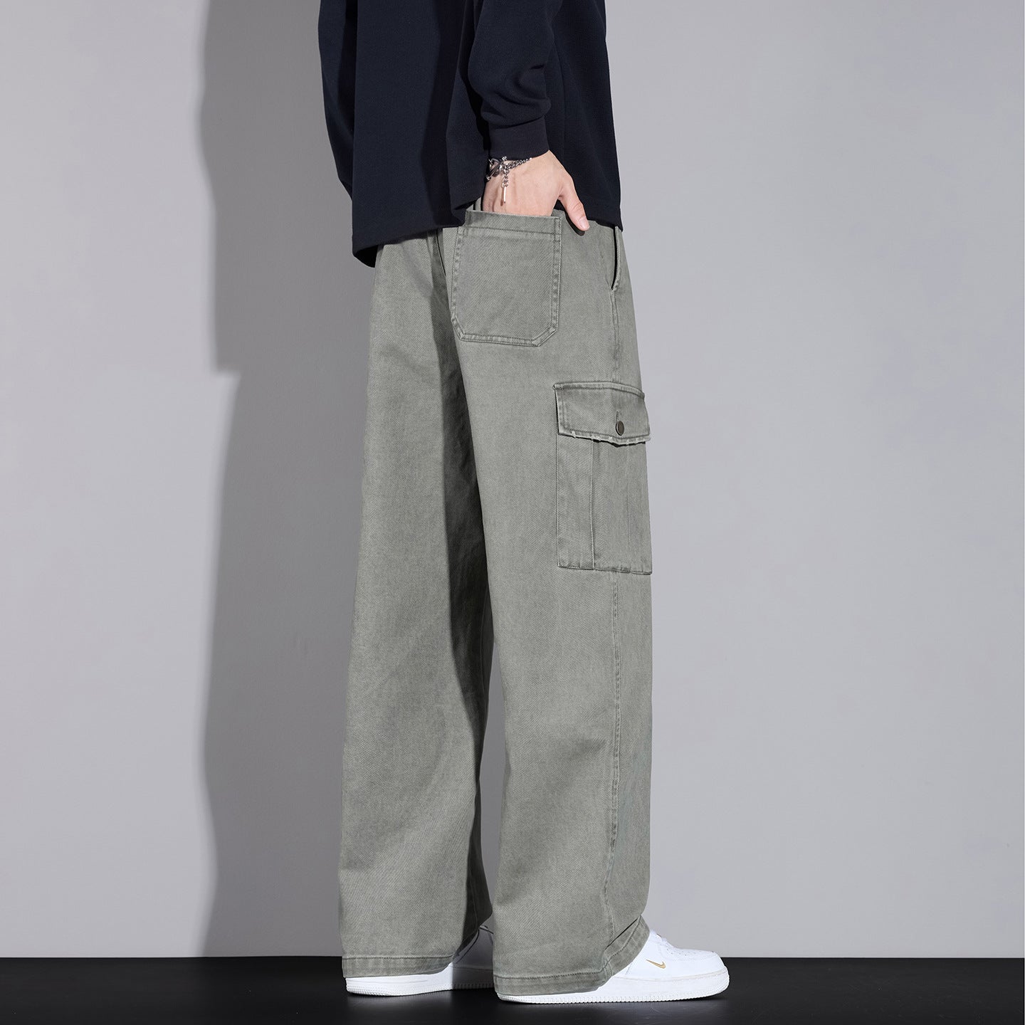 Men's cargo pants in loose relaxed fit with drawstring waistband and multiple pockets Chichicherry