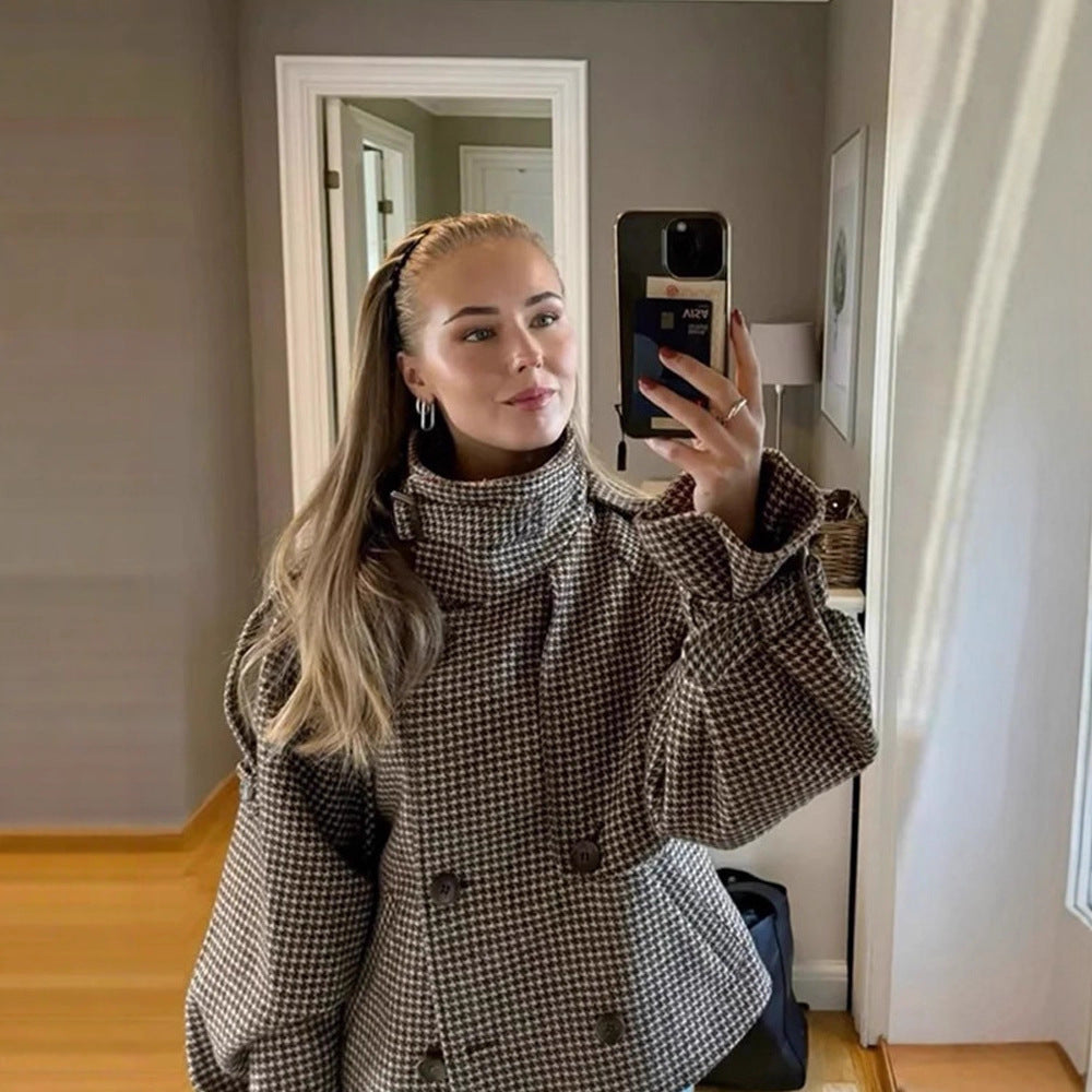 Women's short jacket in houndstooth pattern with double-breasted button placket, high stand-up collar, and balloon sleeves Chichicherry
