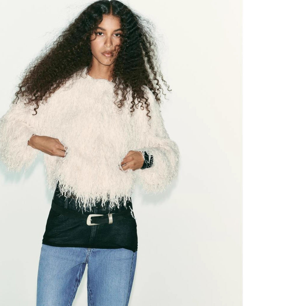 Women Fluffy Fringe Sweater in Boxy Cut Chichicherry