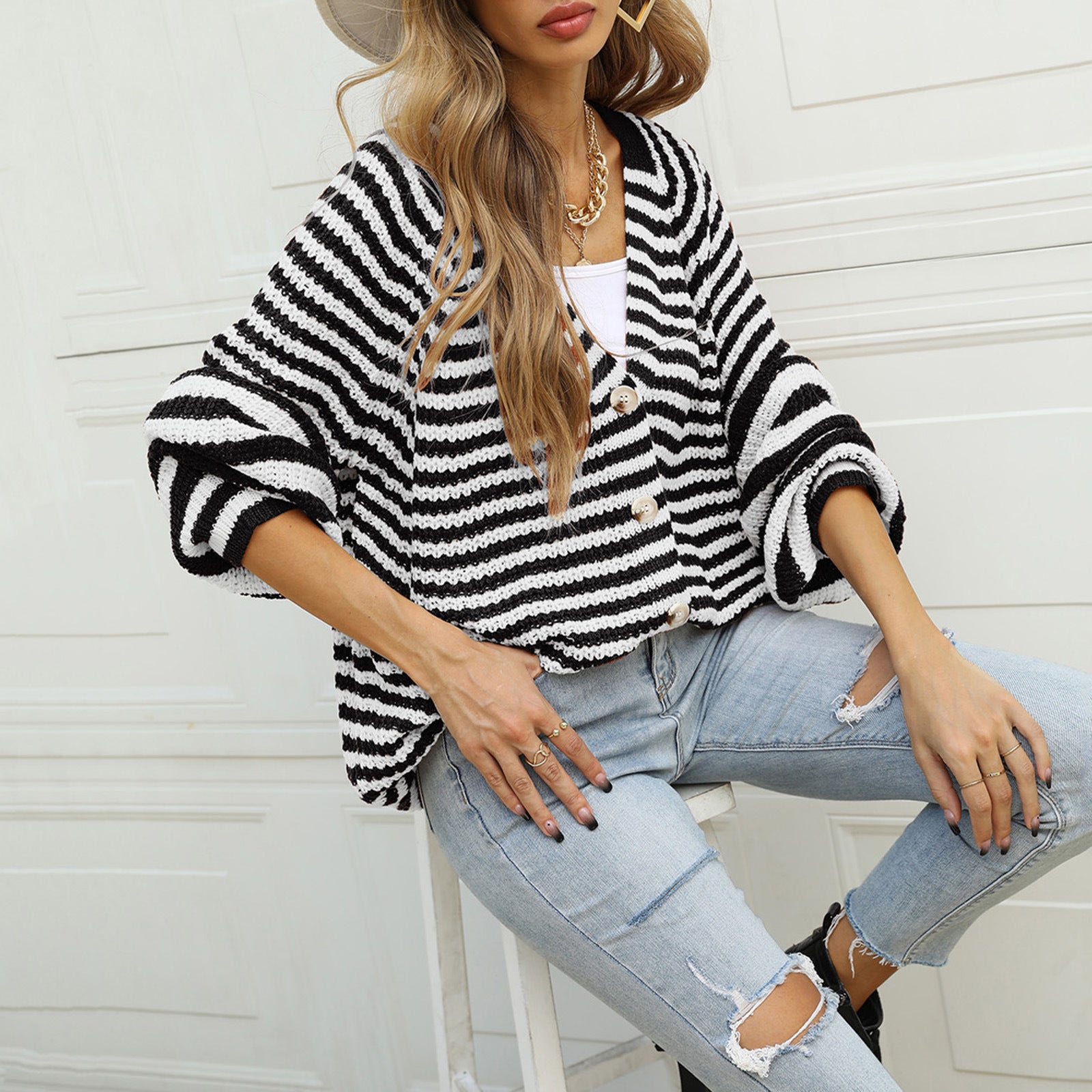 Women's striped oversized cardigan with V-neck and button placket Chichicherry