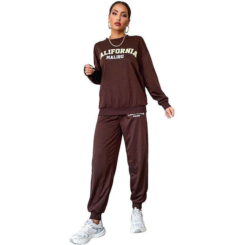 Women Casual Sweatset in College Look with Oversized Sweatshirt and Jogging Pants Chichicherry