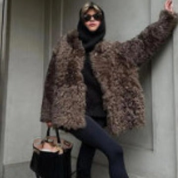 Women's Oversized Faux Fur Coat with High Collar and Teddy Texture Chichicherry