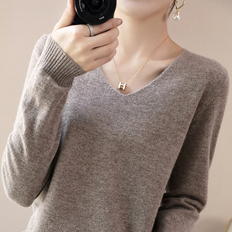 Ladies V-neck pullover in cashmere look with casual fit and ribbed cuffs Chichicherry