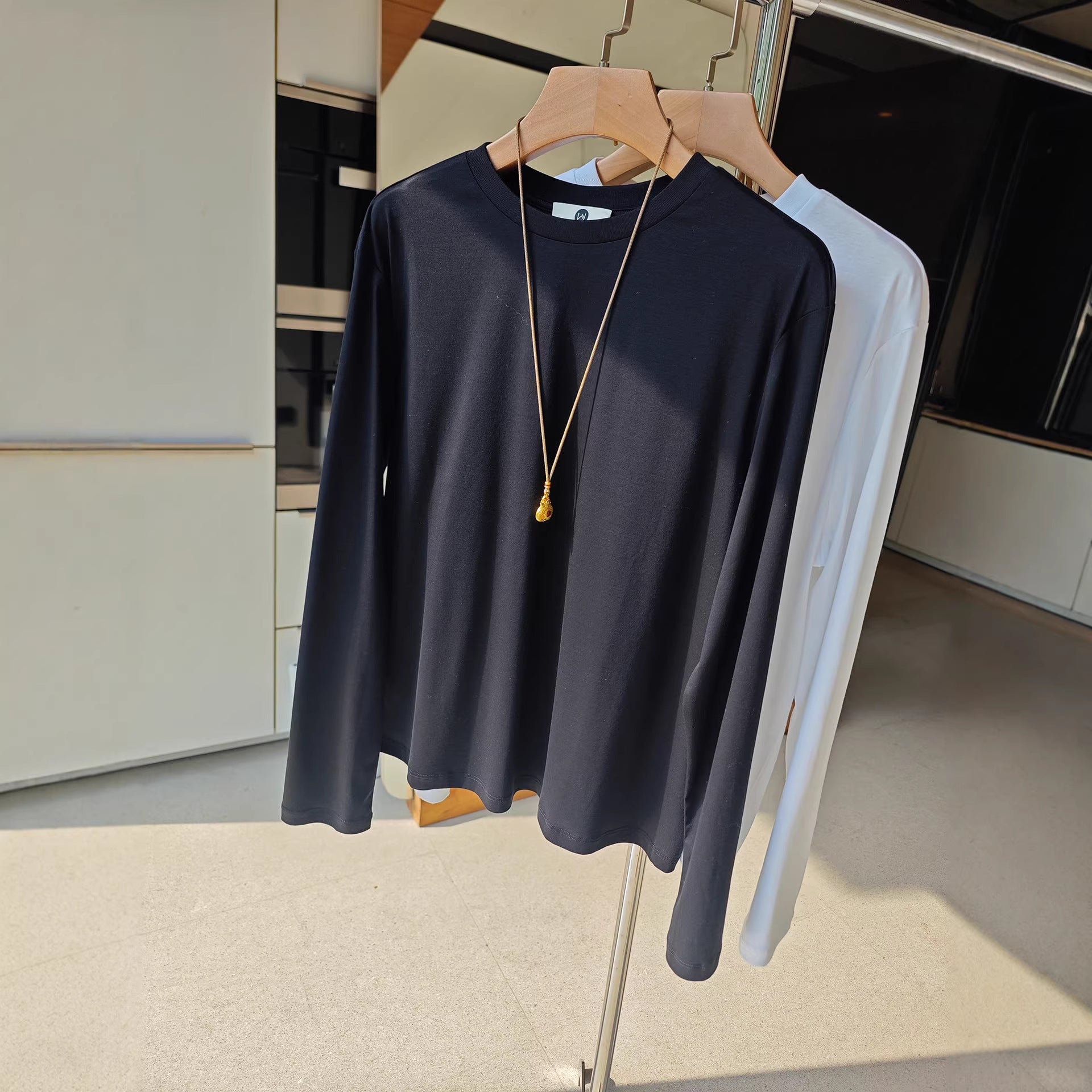Women's Comfortable Long Sleeve Shirt with Simple Details Chichicherry