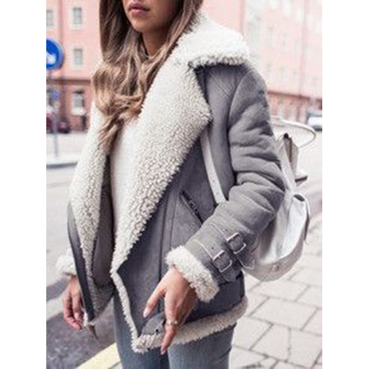 Women's short jacket in pilot style with contrasting fur collar and adjustable buckles Chichicherry