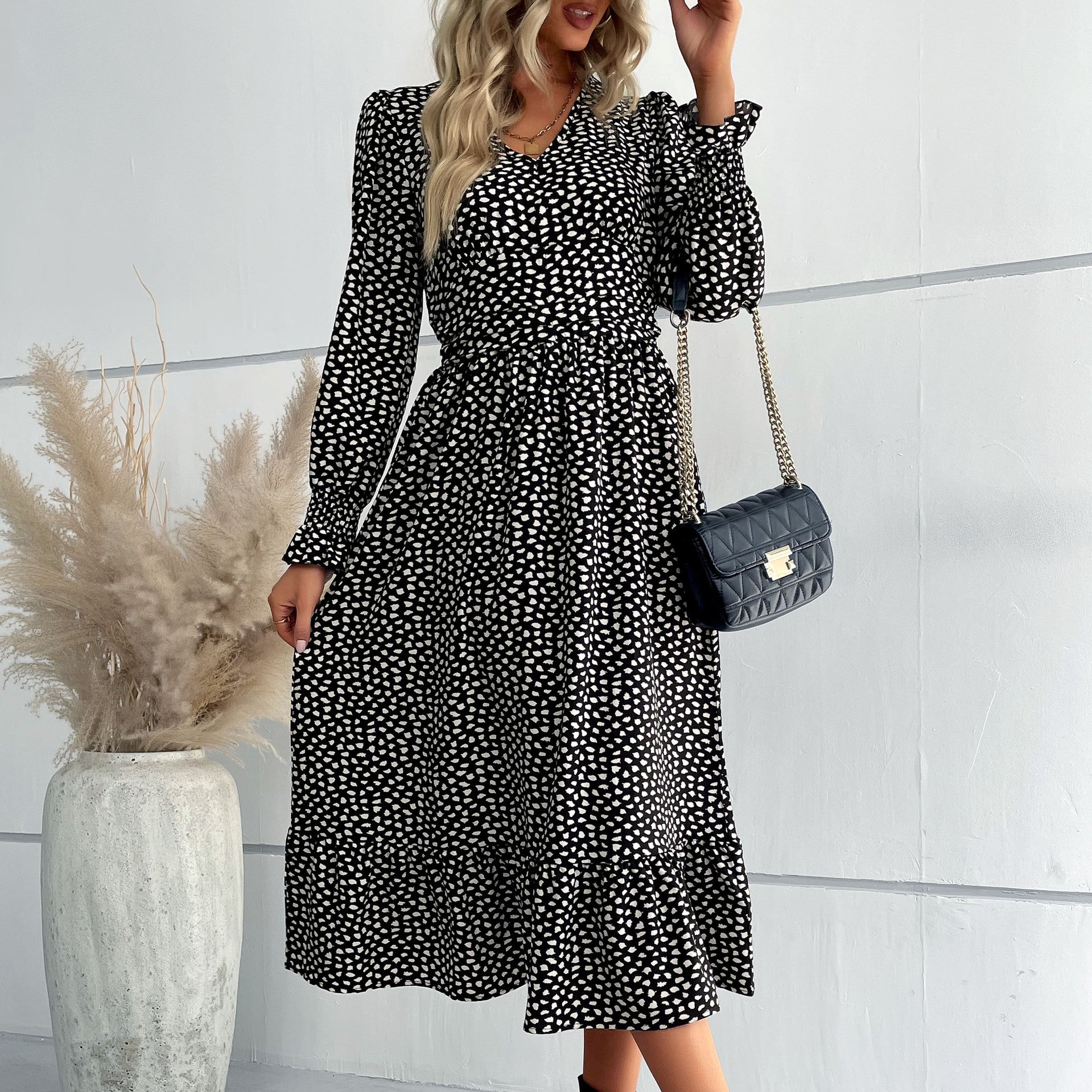 Women's midi dress with V-neck, gathered waist and long puff sleeves Chichicherry