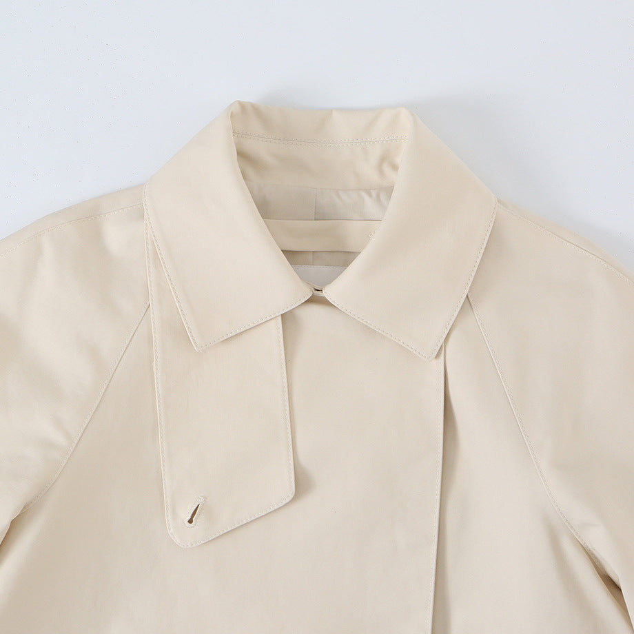 Ladies short jacket in boxy cut with concealed button placket and shirt collar Chichicherry