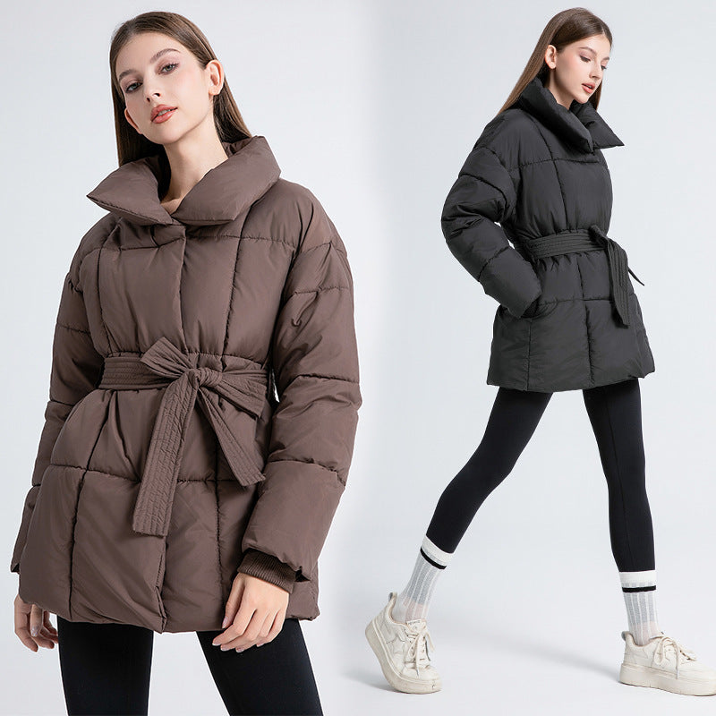 Women's short padded jacket with high stand-up collar, waist belt and side pockets Chichicherry