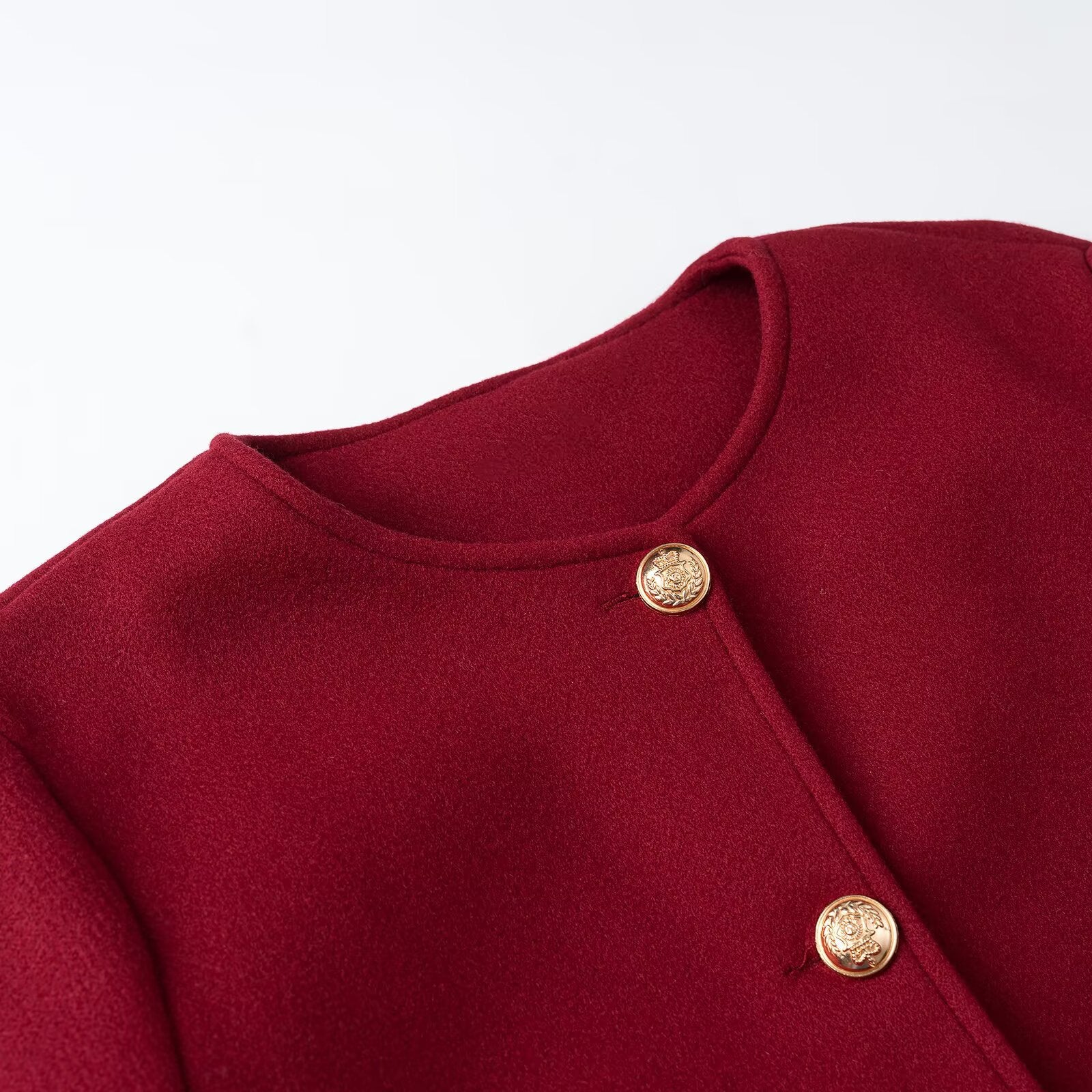 Women’s short jacket in boxy cut with round neck and gold decorative buttons Chichicherry