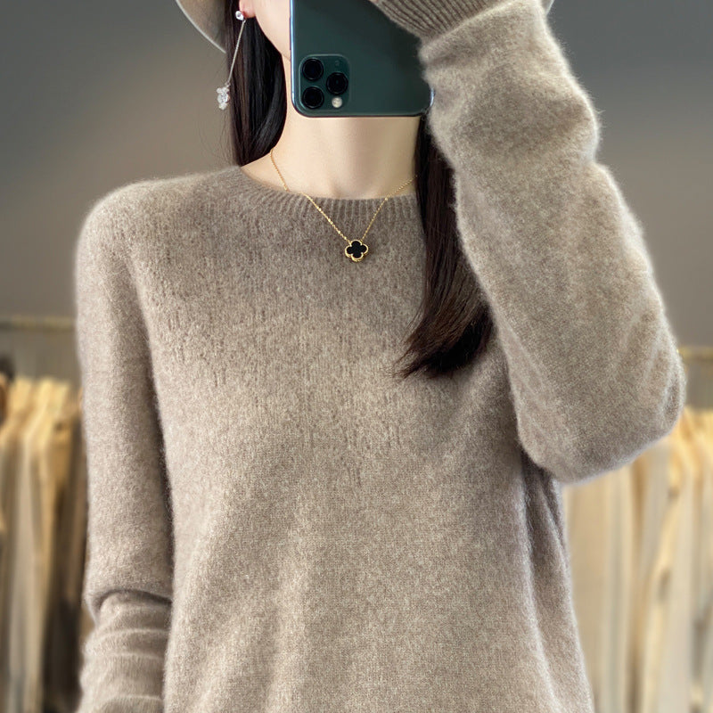 Ladies Cozy Midweight Round Neck Pullover made of Angora Blend with fine pile and narrow cuff Chichicherry