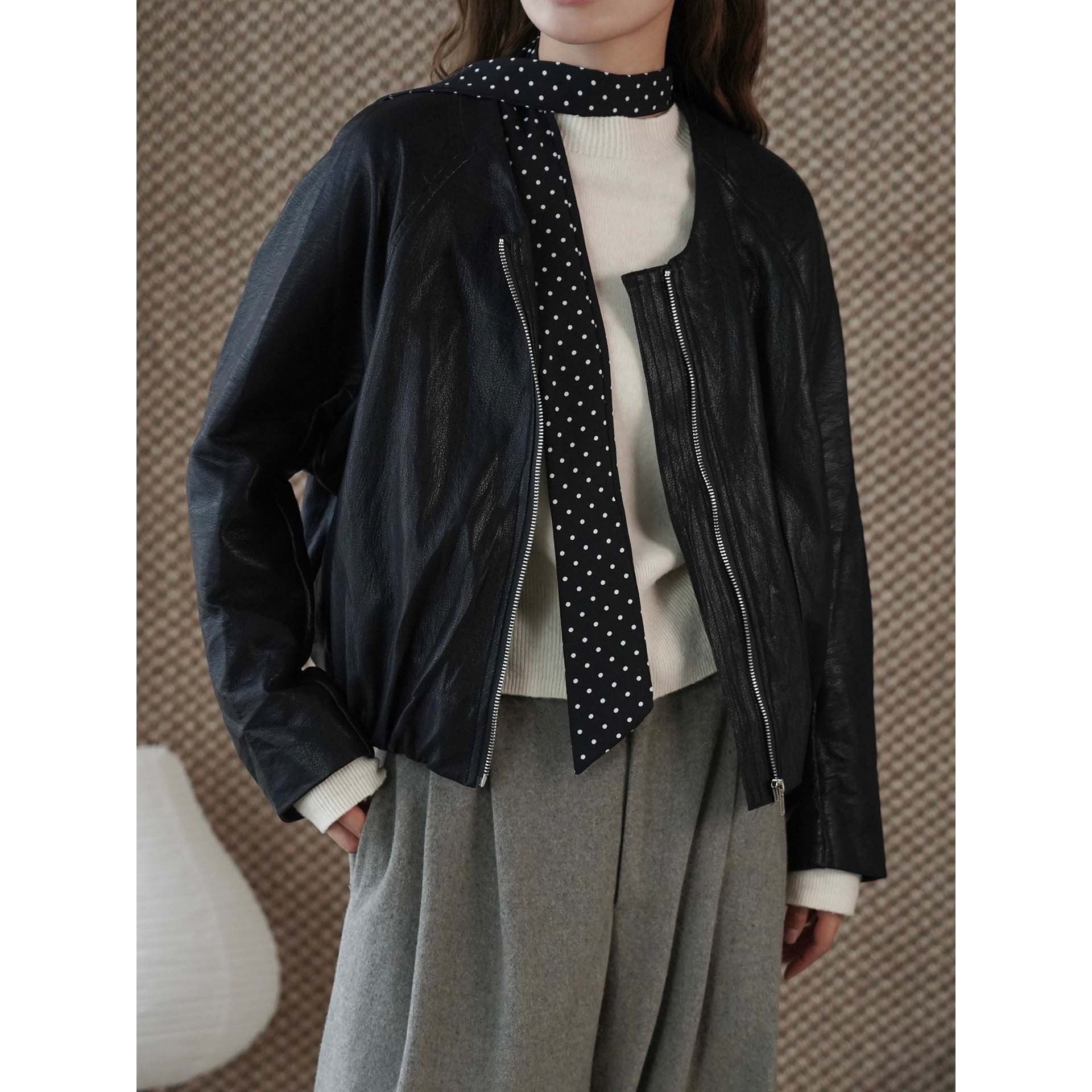 Women's leather bomber jacket with zipper, raglan sleeves and elastic hem Chichicherry