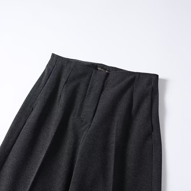 Women's High-Waisted Pleated Trousers with Wide Leg and Classic Tailoring Chichicherry