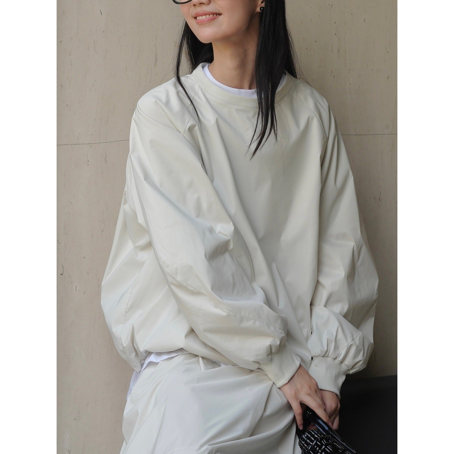 Women's Oversize Rain and Wind Pullover with Water-Repellent Surface and Elastic Hem Chichicherry