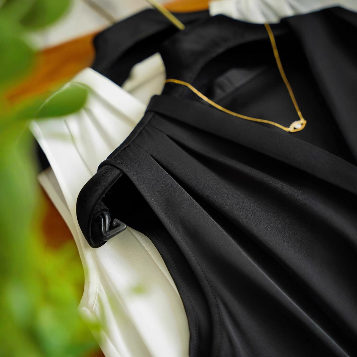 Ladies Elegant and Airy Blouse Drune
