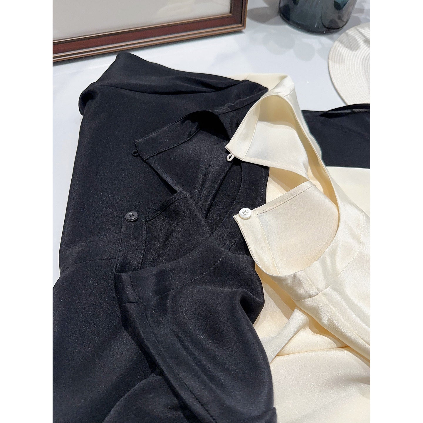 Women's elegant and airy blouse with three-quarter sleeves Drune