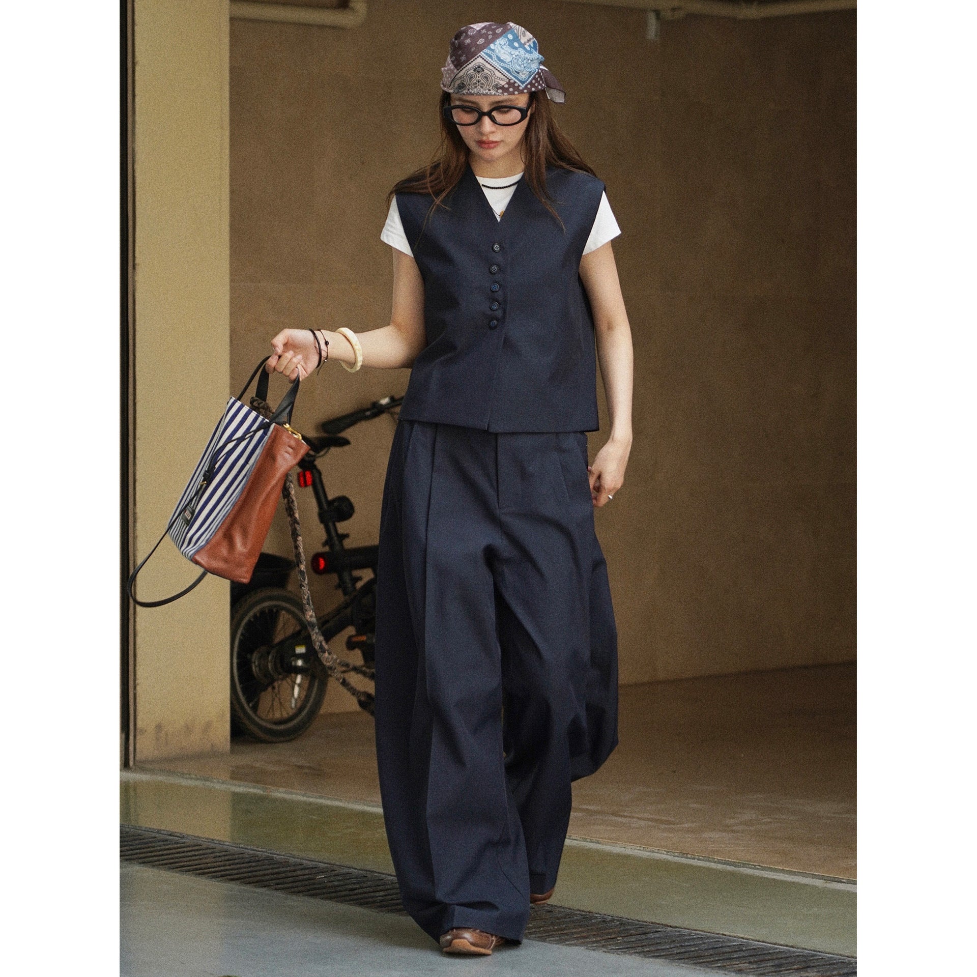 Women's Sleeveless Tailoring Vest with Deep V-Neck and Continuous Button Placket Chichicherry