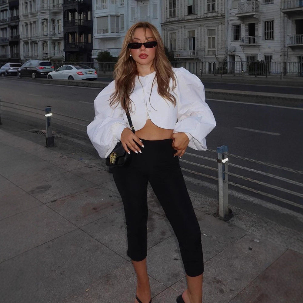 Women short-cut blouse with curved hem edge and voluminous puff sleeves Chichicherry