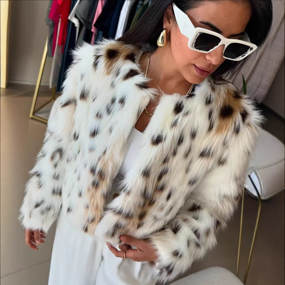 Ladies short fur jacket made of faux fur with leopard print and boxy silhouette Chichicherry